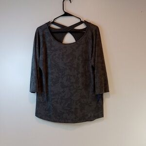 Under Armour 3/4 Sleeve Open Back Blouse Shirt Top Women’s Sz Large EUC NICE!